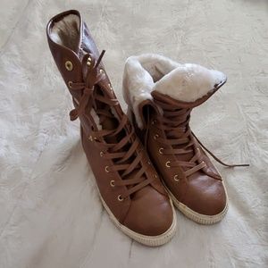 Brown imitation leader shoes